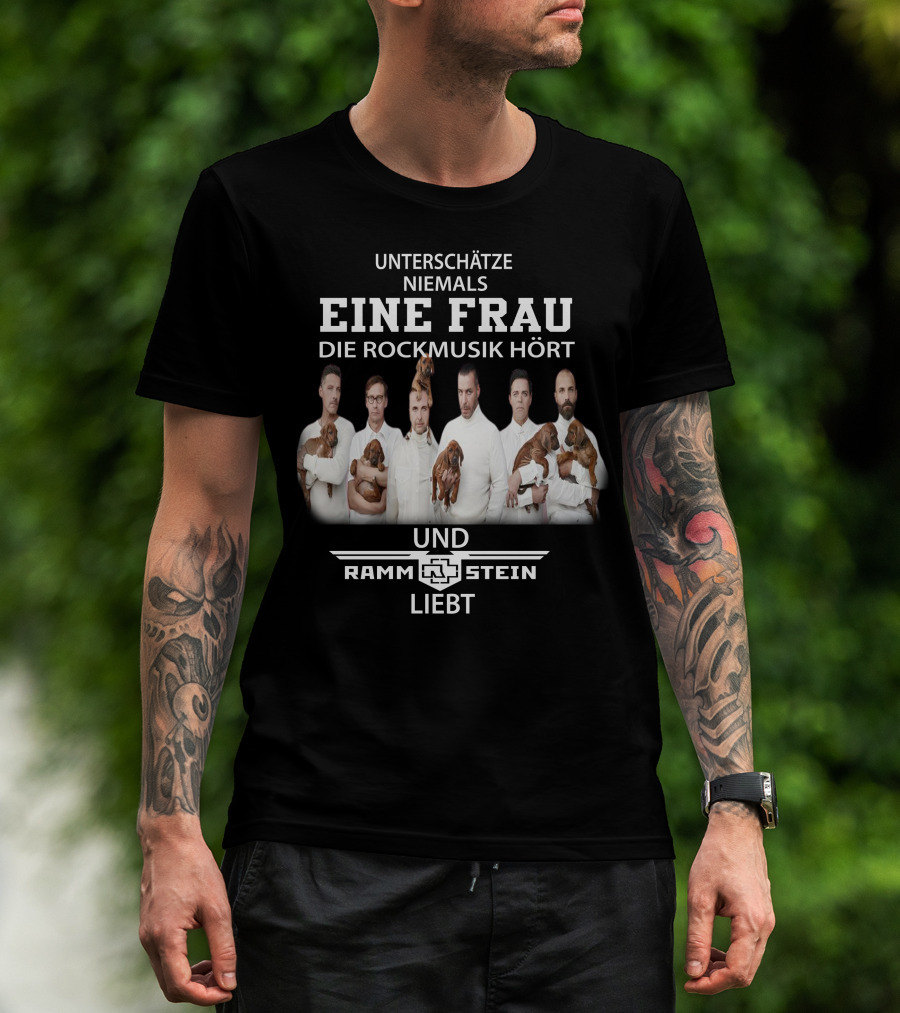 UNTERSCHÄTZE NIEMALS EINE FRAU DIE ROCKMUSIK HÖRT UND RAMMSTEIN LIEBT T-Shirt