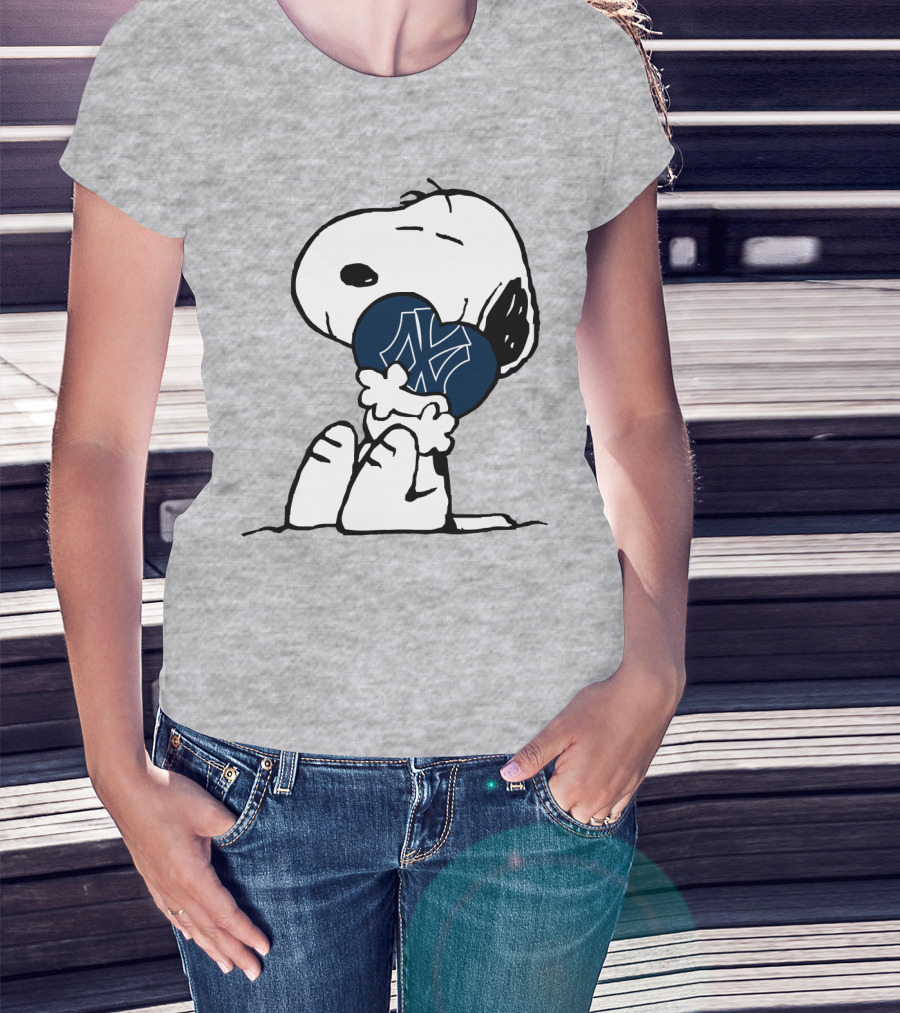 Snoopy Hugging New York Yankees Iconic Baseball Symbol T-Shirt
