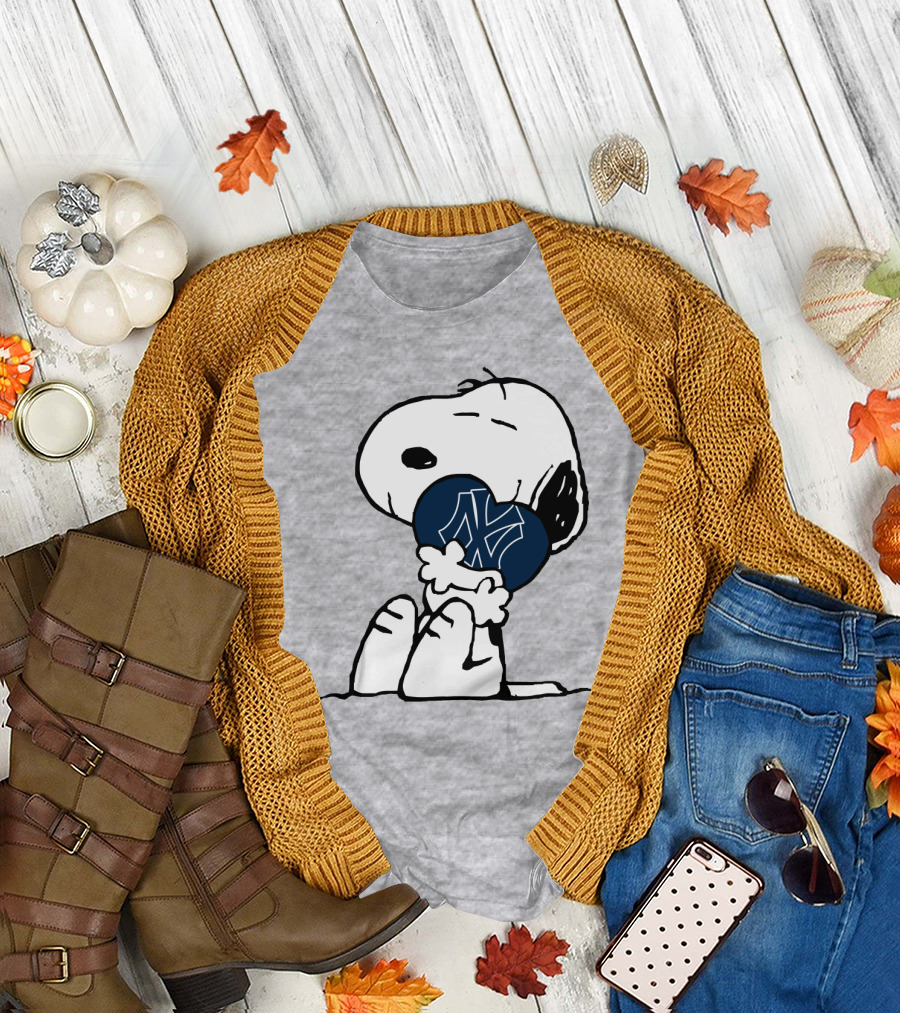 Snoopy Hugging New York Yankees Iconic Baseball Symbol T-Shirt