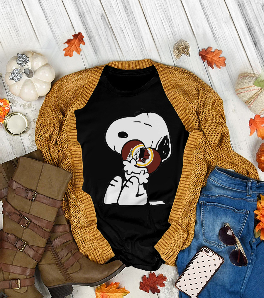 Snoopy Hugging Washington Redskins Football T-Shirt