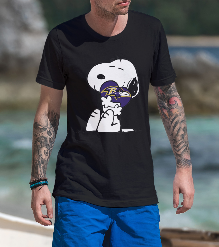 Snoopy Holding Baltimore Ravens T-Shirt