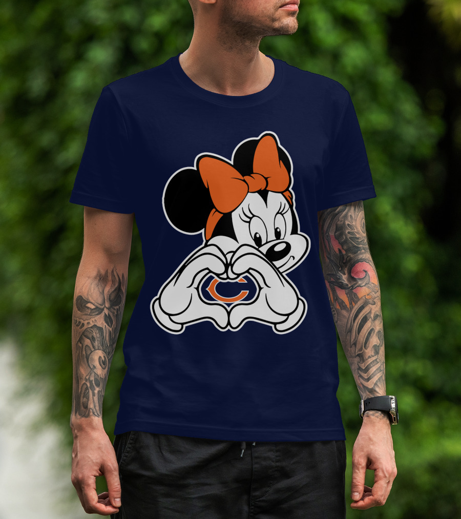 Minnie Mouse Heart Hands Chicago Bears C T-Shirt
