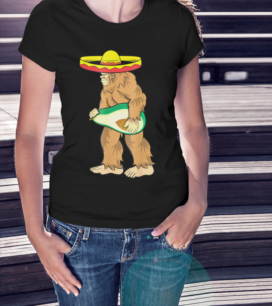 Bigfoot Wearing Sombrero Holding Avocado Cinco De Mayo Sasquatch T-Shirt