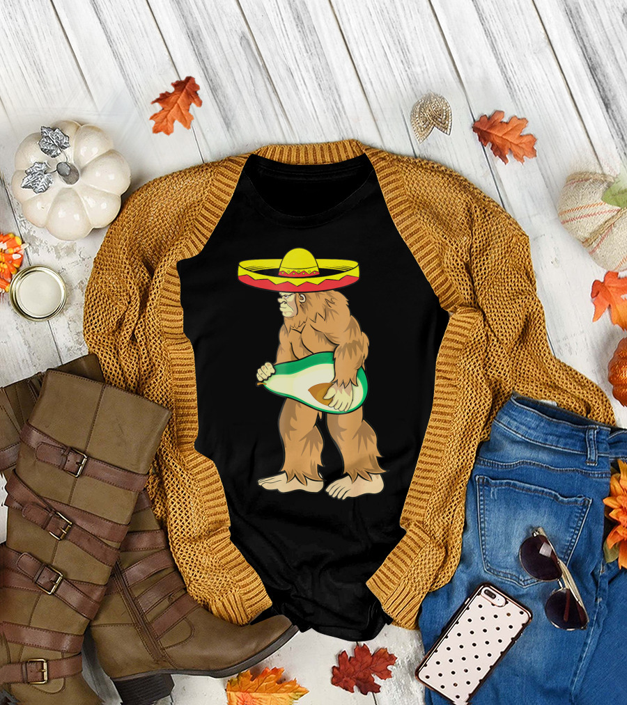 Bigfoot Wearing Sombrero Holding Avocado Cinco De Mayo Sasquatch T-Shirt