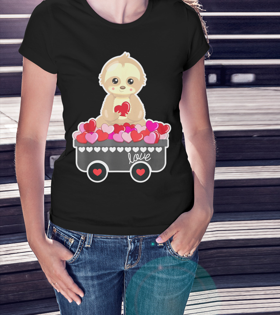 Cute Sloth Love Valentine Hearts In Cart T-Shirt