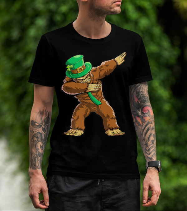 Dabbing Bigfoot St Patricks Day Leprechaun Hat T-Shirt