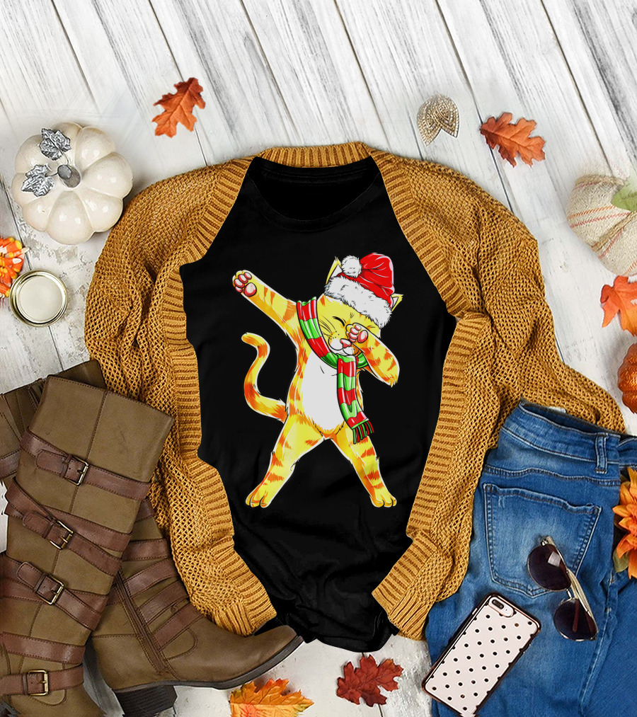Dabbing Cat Santa With Festive Hat And Scarf T-Shirt