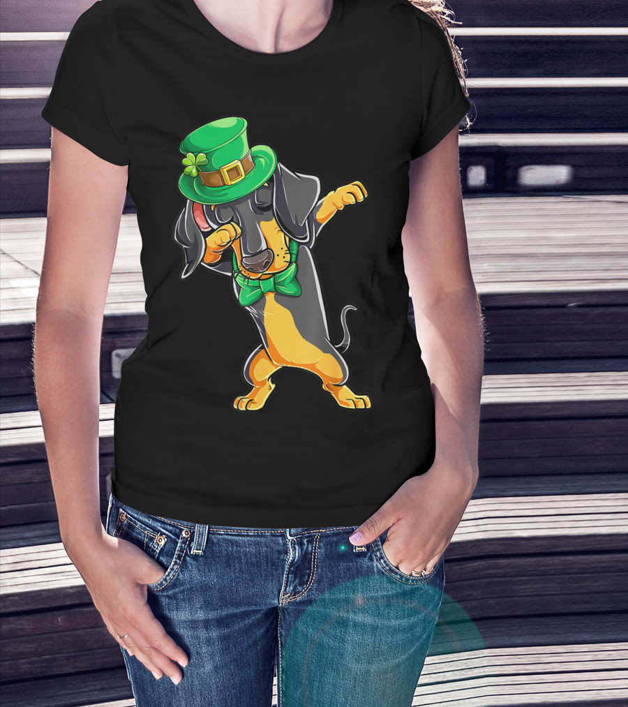 Dabbing Dachshund St Patricks Day Leprechaun Hat And Bow Tie T-Shirt