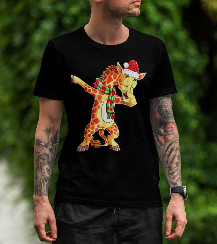 Dabbing Giraffe Santa With Christmas Hat And Scarf T-Shirt