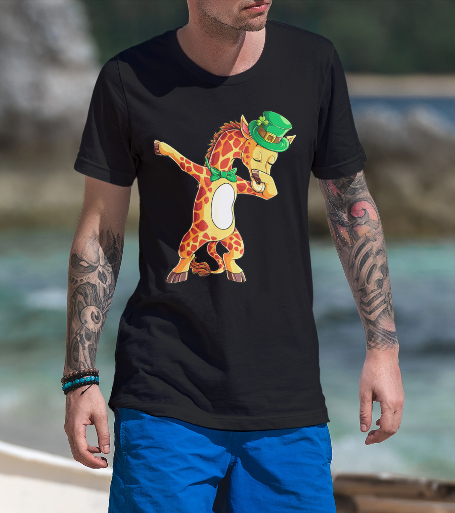 Dabbing Giraffe St Patricks Day Leprechaun Hat Green Bowtie T-Shirt