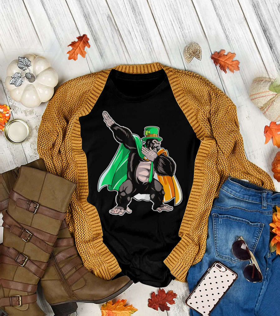 Dabbing Gorilla St Patricks Day Men Leprechaun Irish Cape T-Shirt