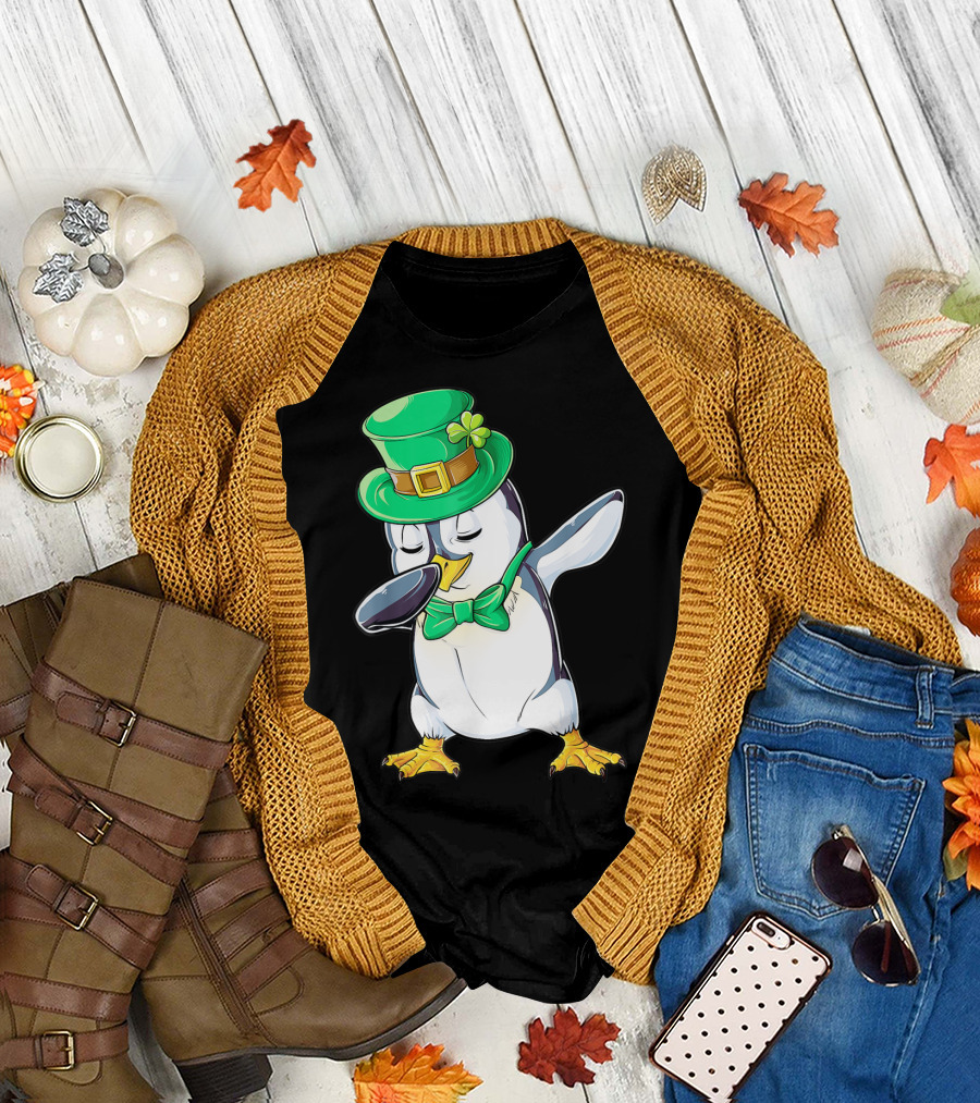 Dabbing Penguin St Patricks Day Leprechaun Hat and Bow Tie T-Shirt