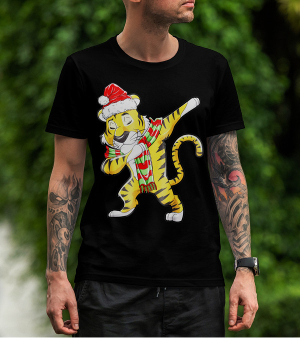 Dabbing Tiger Santa In Santa Hat And Festive Scarf T-Shirt