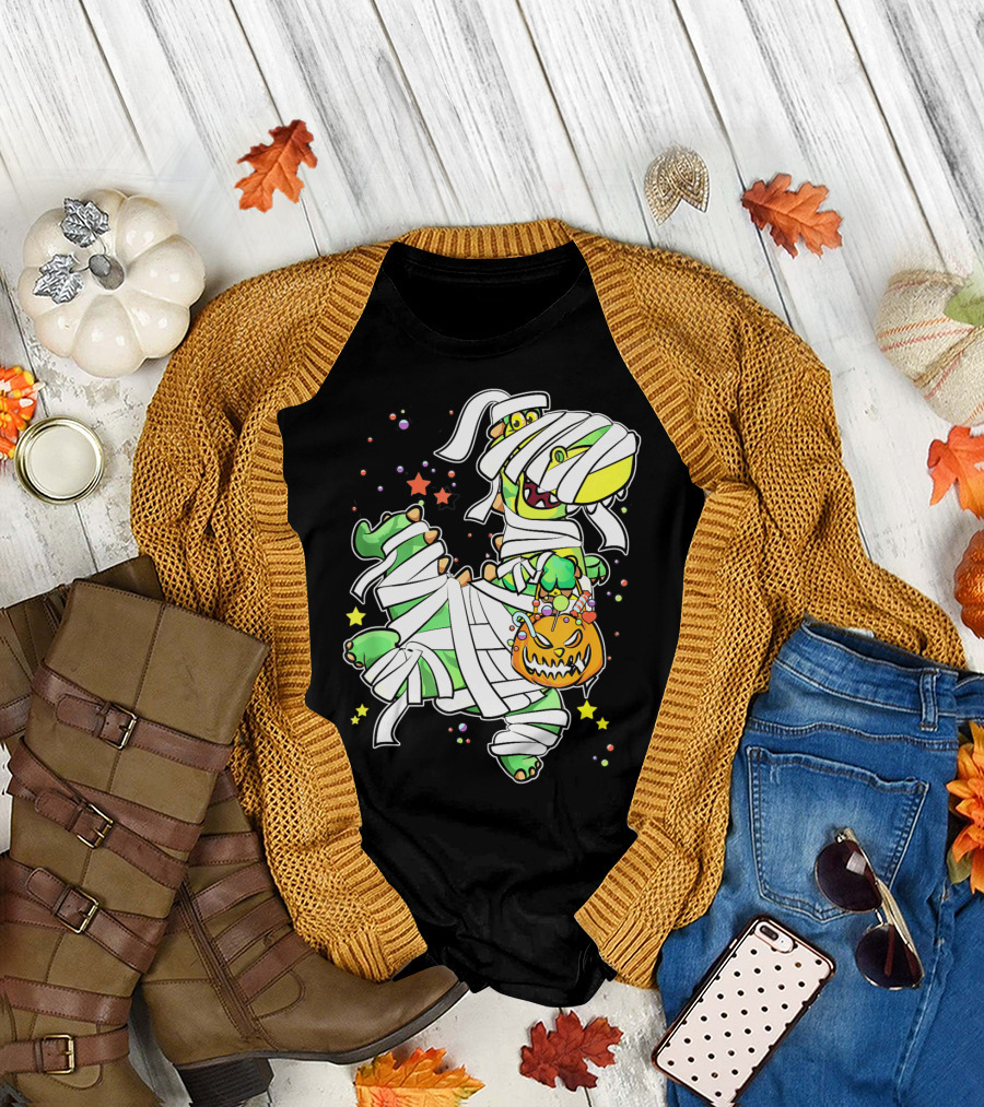 Halloween Mummy Dinosaur With Pumpkin Candy Basket T-Shirt