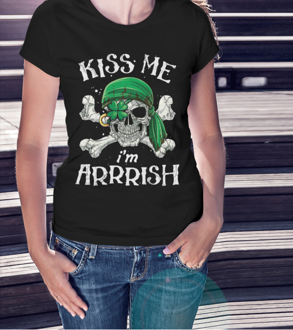 Kiss Me I'm Arrrish St Patricks Day Skull Pirate With Shamrock And Crossbones T-Shirt