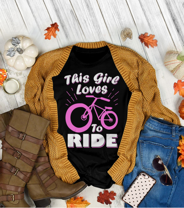 This Girl Loves To Ride Pink Bicycle Enthusiast T-Shirt