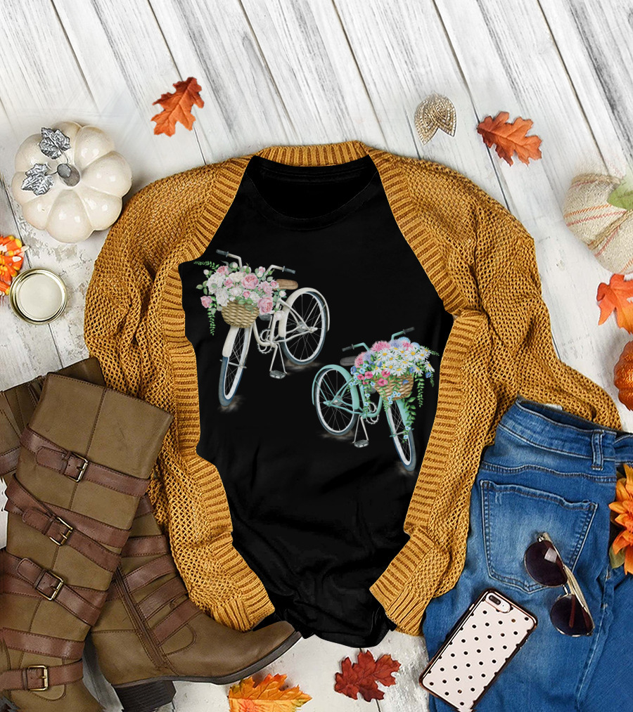 Vintage Bicycles with Flower Baskets Roses and Daisies T-Shirt