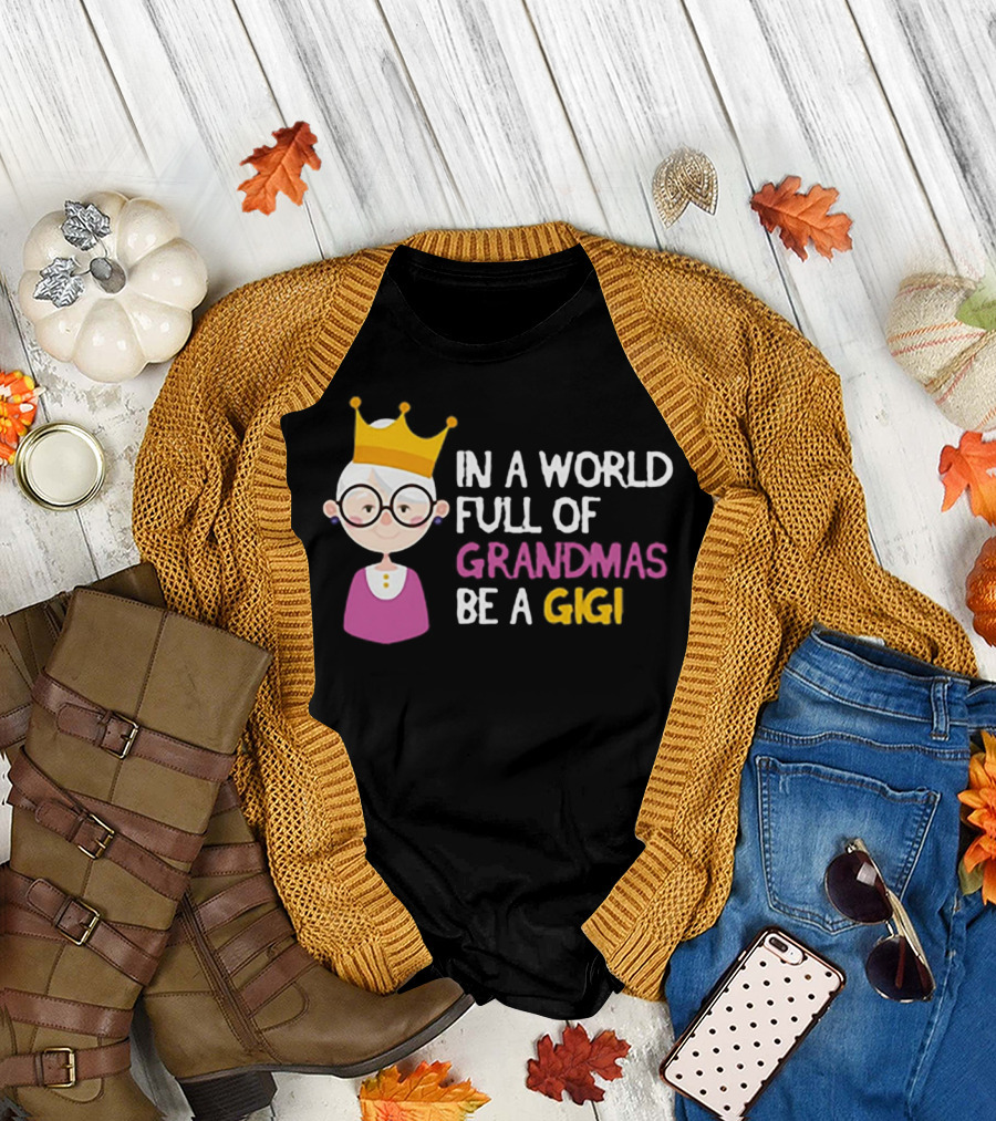In a World Full of Grandmas Be a Gigi with Crowned Cartoon Character T-Shirt