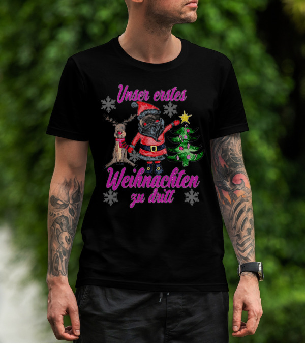 Unser Erstes Weihnachten Zu Dritt Santa Reindeer Christmas Tree Snowflakes T-Shirt