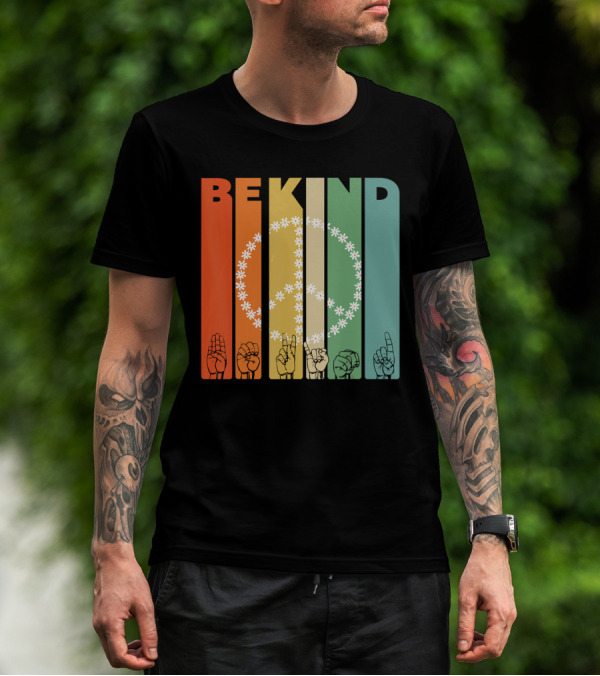 Be Kind Daisy Peace Sign Vintage I Choose Retro Hand Gesture T-Shirt