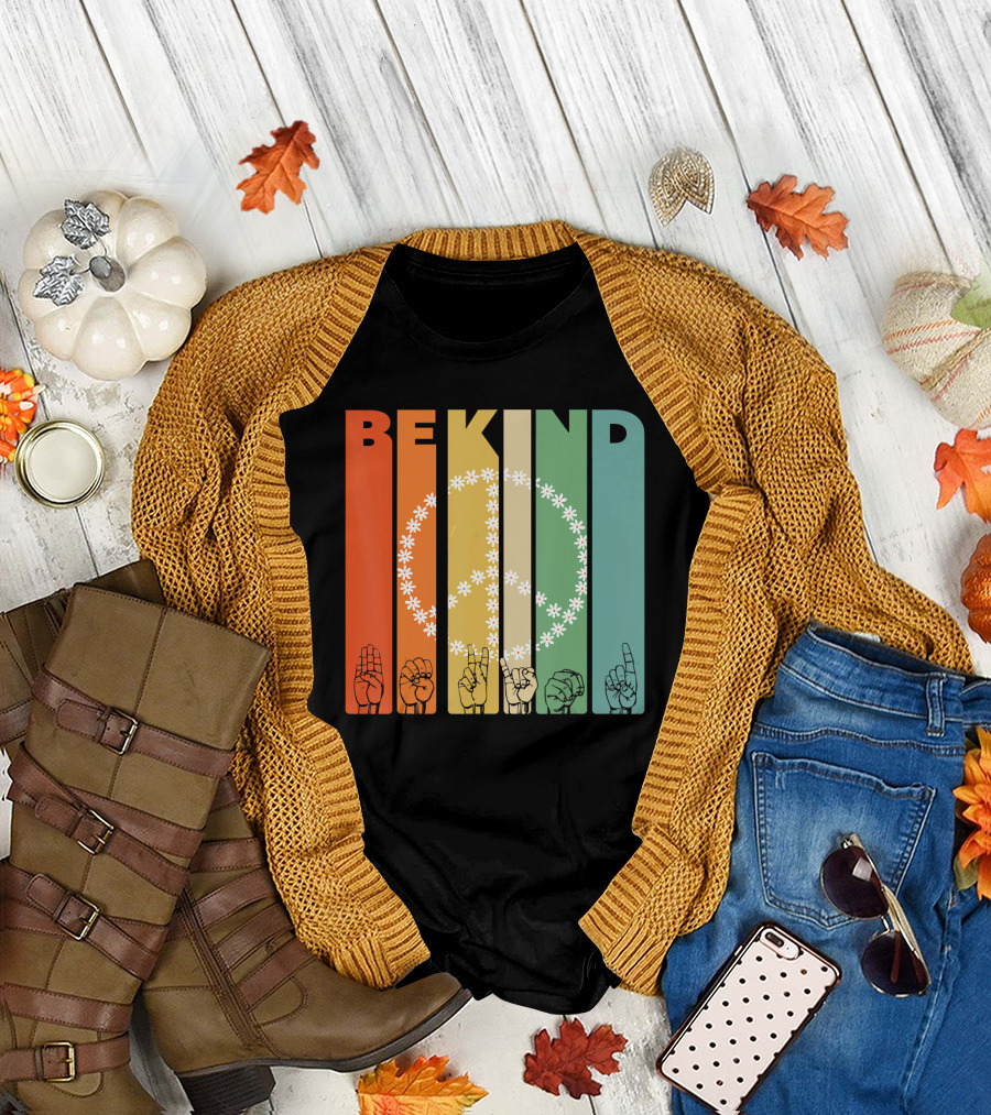 Be Kind Daisy Peace Sign Vintage I Choose Retro Hand Gesture T-Shirt
