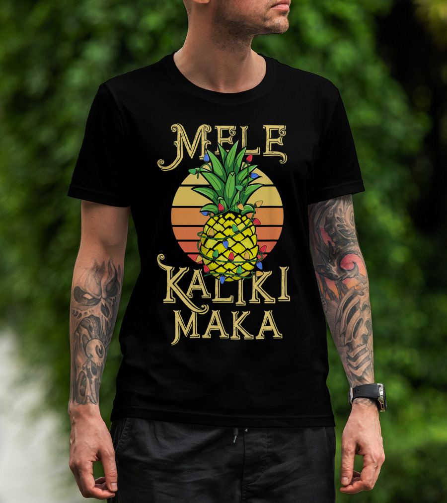 Mele Kalikimaka Hawaiian Christmas Pineapple Lights Vintage Sunset T-Shirt