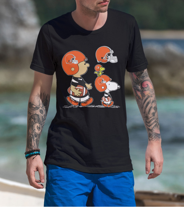Browns Charlie Brown Snoopy Woodstock Football Helmets T-Shirt