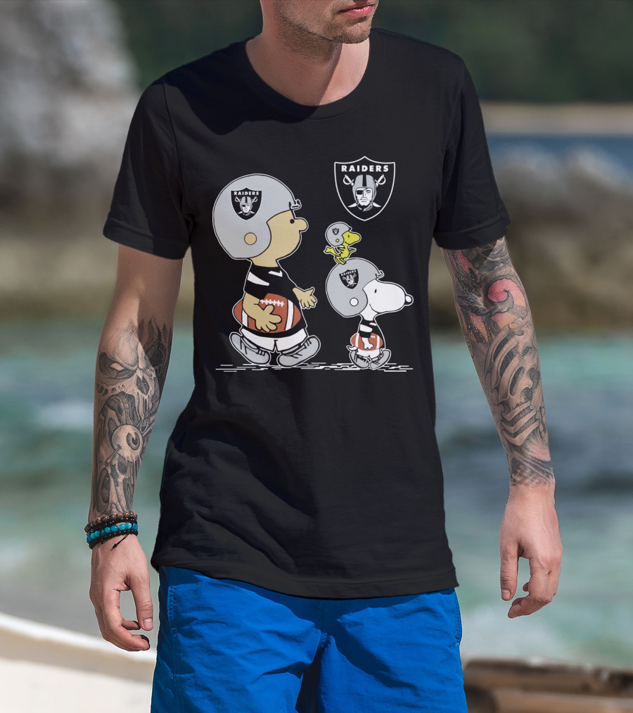 Raiders Snoopy Charlie Brown Woodstock Football Team Helmets T-Shirt