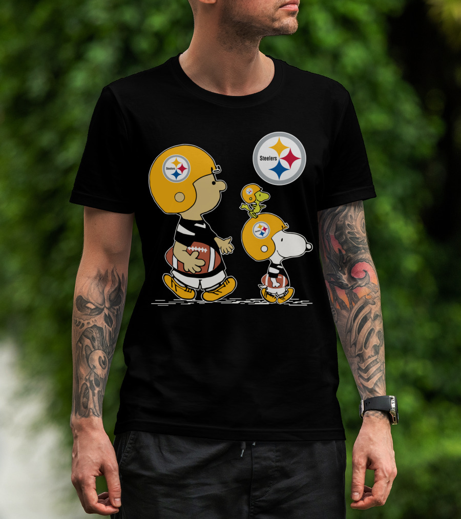 Steelers Snoopy And Peanuts Characters With Football Helmets T-Shirt