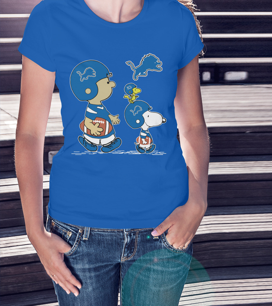 Lions Peanuts Snoopy Woodstock Football Helmet T-Shirt