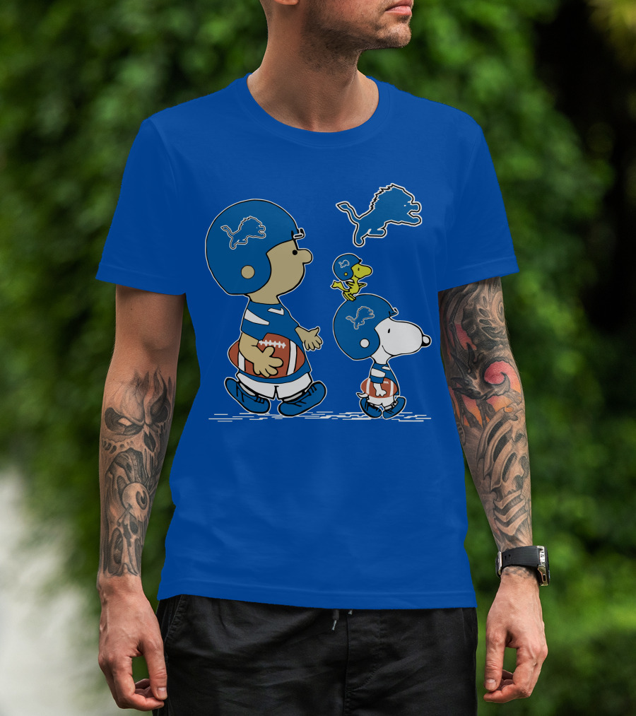 Lions Peanuts Snoopy Woodstock Football Helmet T-Shirt