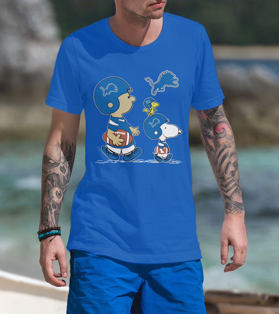 Lions Peanuts Snoopy Woodstock Football Helmet T-Shirt