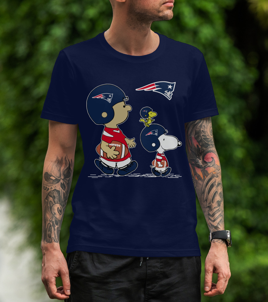 Patriots Snoopy Charlie Brown Football Peanuts T-Shirt