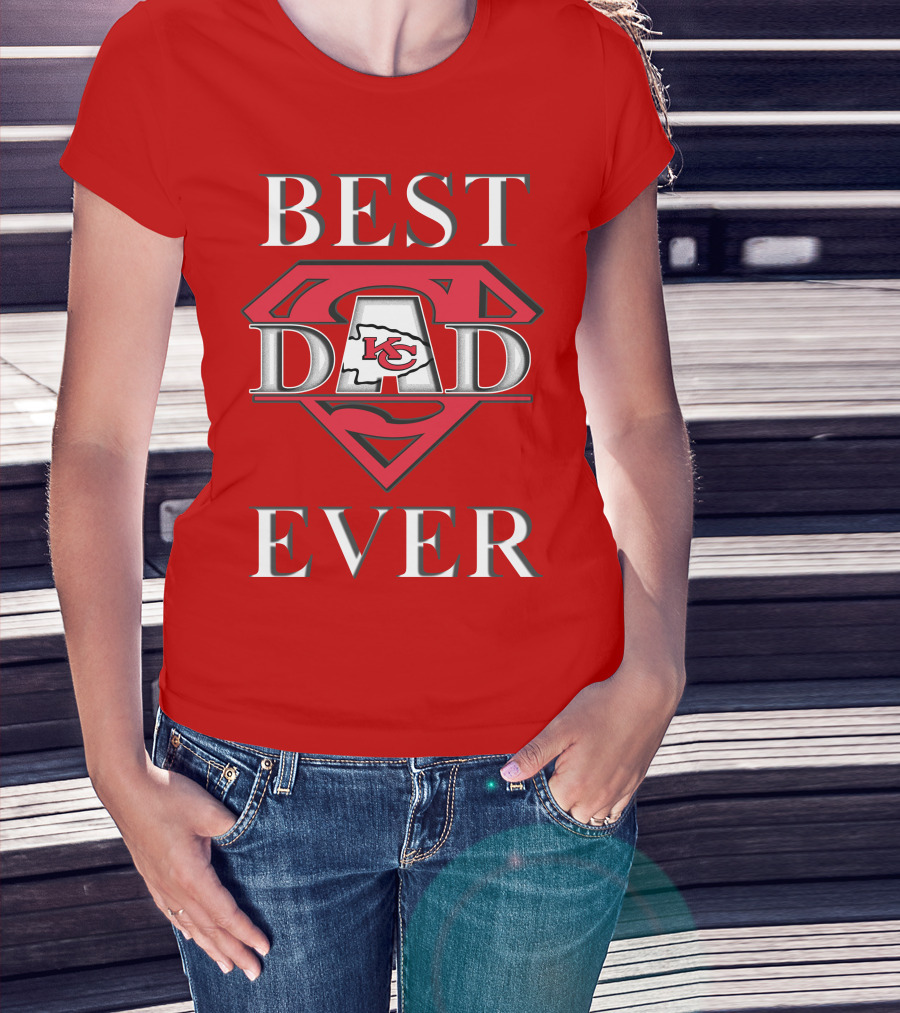 BEST DAD EVER Chiefs Logo Red Superman Shield T-Shirt