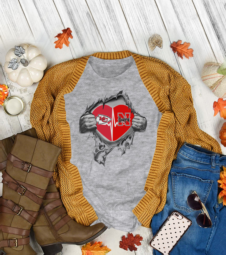 Chiefs Huskers Heart Logo Peeling T-Shirt