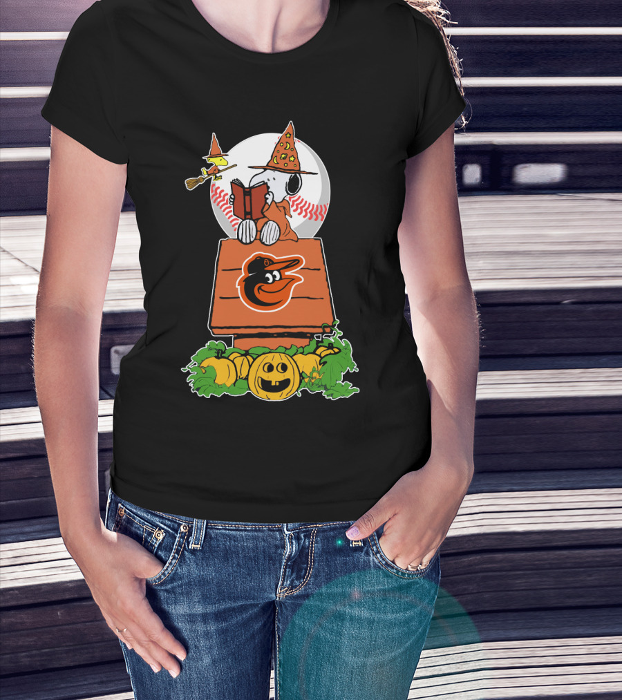 Baltimore Orioles Halloween Snoopy Reading On Doghouse With Woodstock And Pumpkins T-Shirt