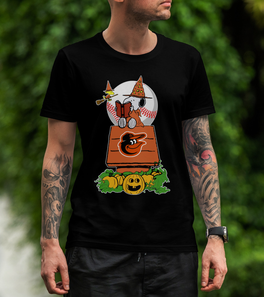 Baltimore Orioles Halloween Snoopy Reading On Doghouse With Woodstock And Pumpkins T-Shirt