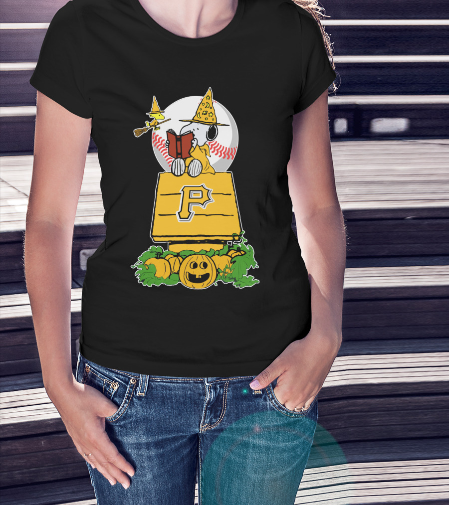 Snoopy Halloween Pittsburgh Pirates Peanuts Charlie Brown Pumpkin Moon Baseball T-Shirt