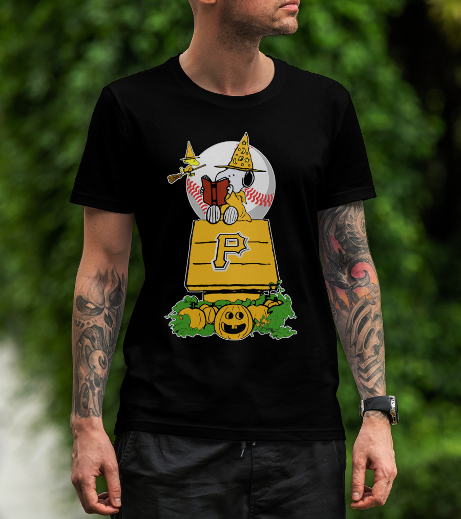 Snoopy Halloween Pittsburgh Pirates Peanuts Charlie Brown Pumpkin Moon Baseball T-Shirt