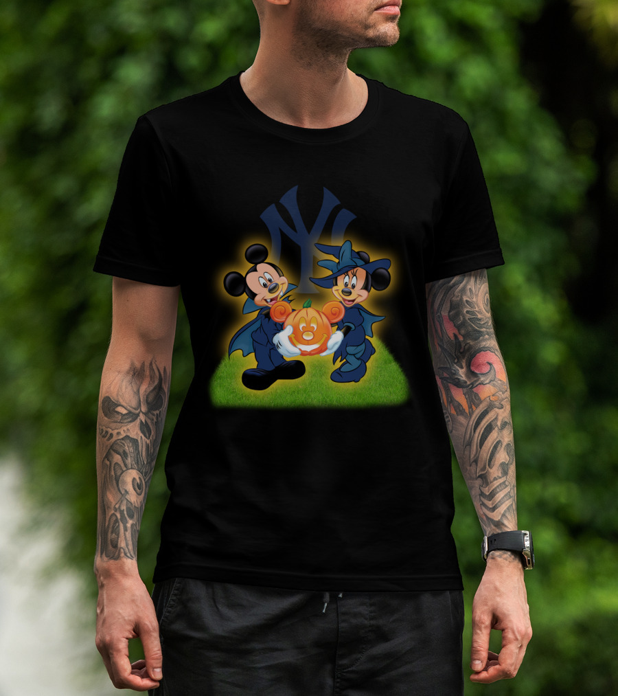 Mickey And Minnie Halloween Pumpkin With New York Yankees T-Shirt