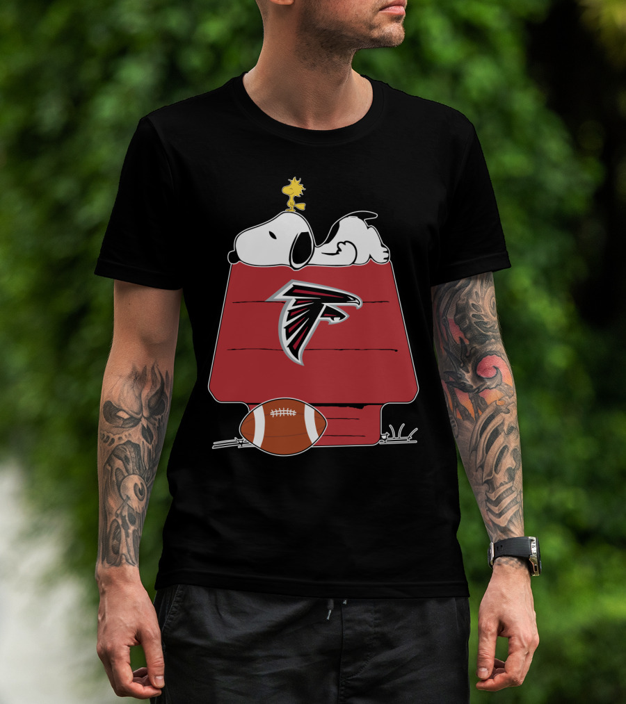 Snoopy And Woodstock On Atlanta Falcons Doghouse With Football T-Shirt