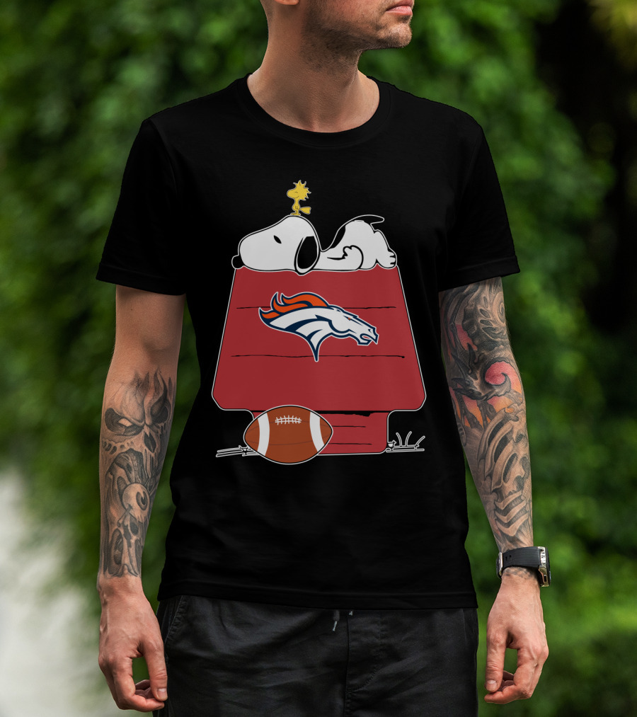 Denver Broncos Snoopy Woodstock Football Doghouse T-Shirt