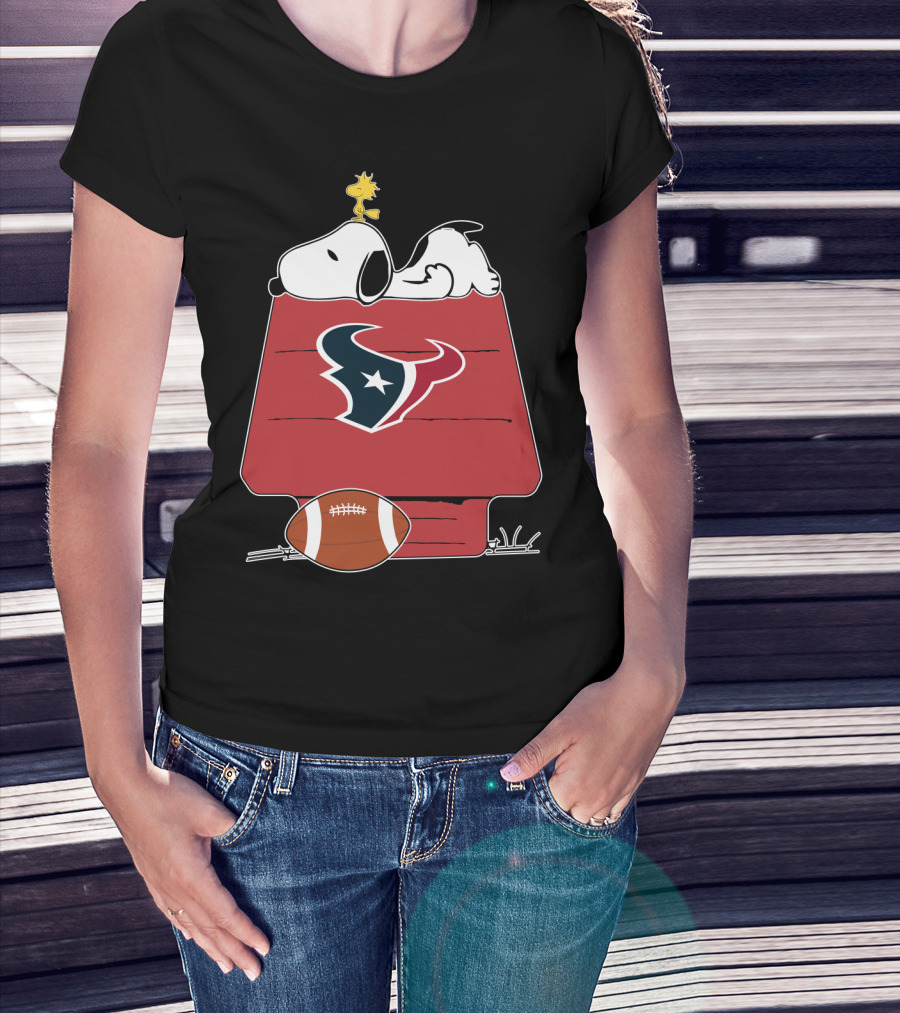 Snoopy And Woodstock Relax On Houston Texans Football Doghouse T-Shirt