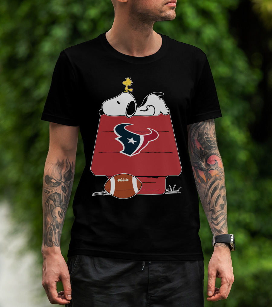 Snoopy And Woodstock Relax On Houston Texans Football Doghouse T-Shirt