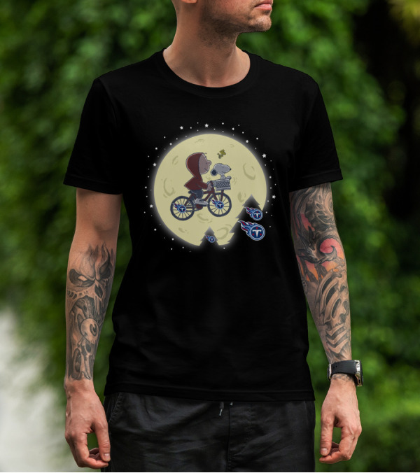 Halloween Tennessee Titans Snoopy Flying Over Moon T-Shirt