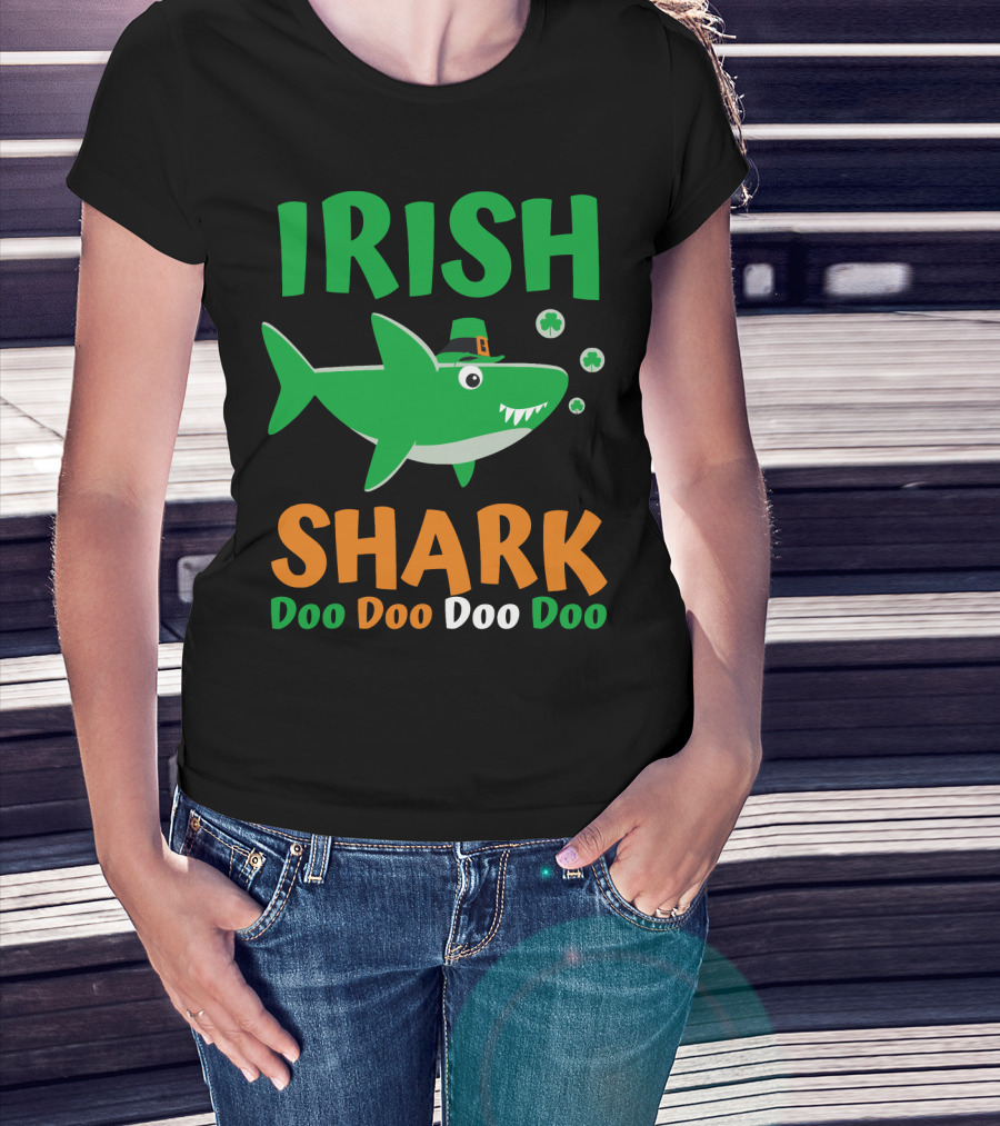 Irish Shark Doo Doo Doo St. Patrick's Day Fun With Leprechaun Hat And Shamrocks T-Shirt