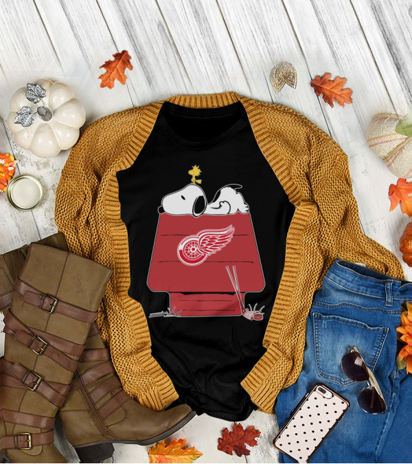 Detroit Red Wings Snoopy And Woodstock Relaxation Scene T-Shirt