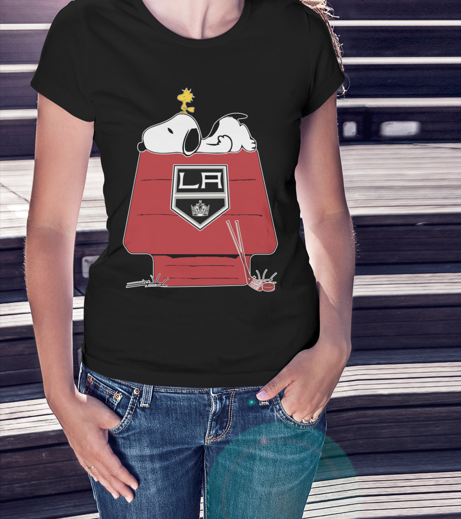 La Kings Snoopy On Doghouse With Hockey Sticks And Puck T-Shirt