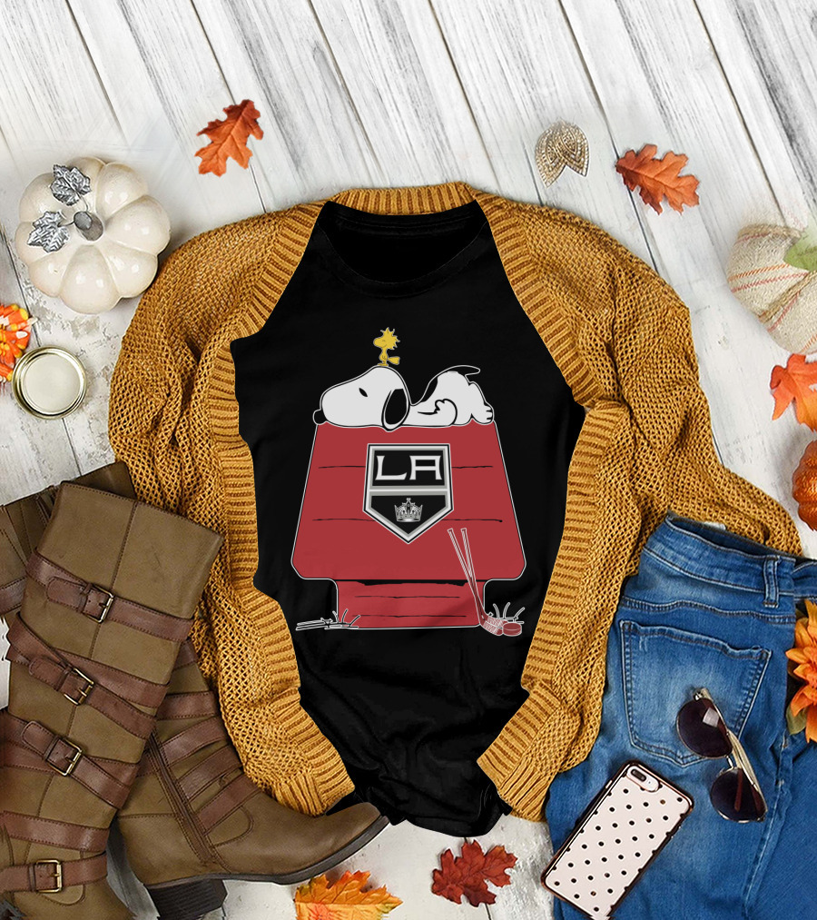 La Kings Snoopy On Doghouse With Hockey Sticks And Puck T-Shirt