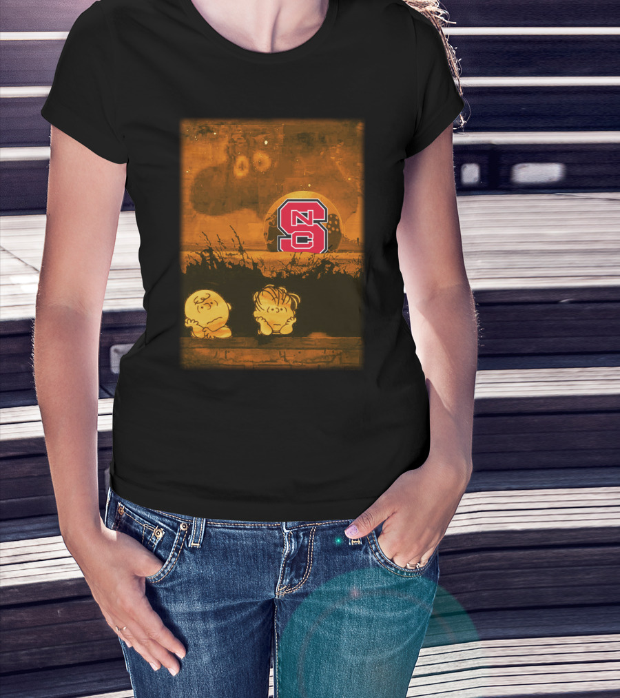 Nc State Wolfpack Football Halloween Peanuts Charlie Brown Linus T-Shirt